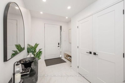 34 Kiernan Crescent N • New Tecumseth, ON photo 3