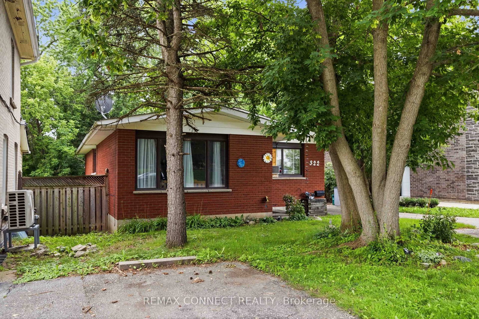 322 Andrew Street • Newmarket, ON photo 2