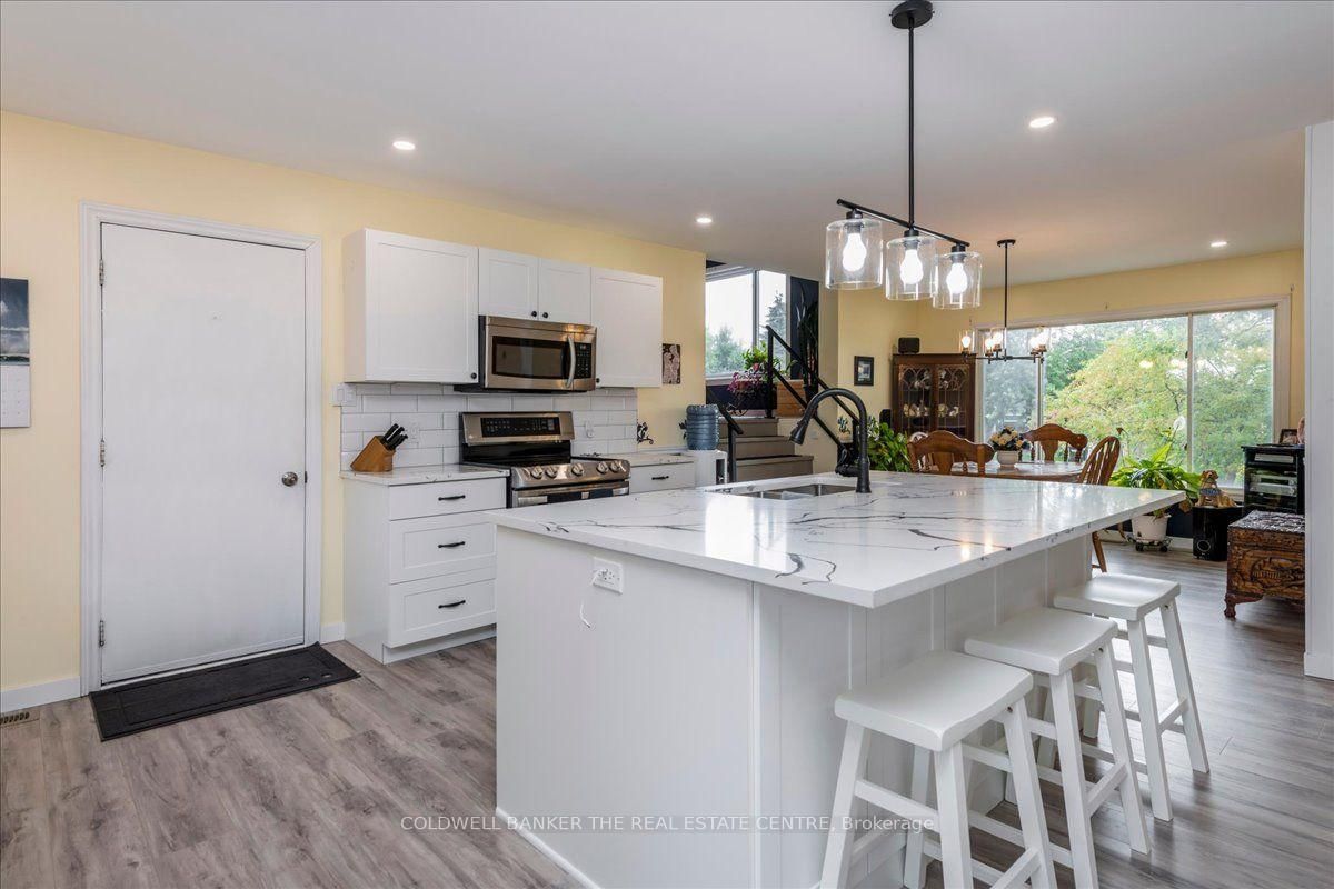 2593 Lawrence Avenue • Innisfil, ON photo 10