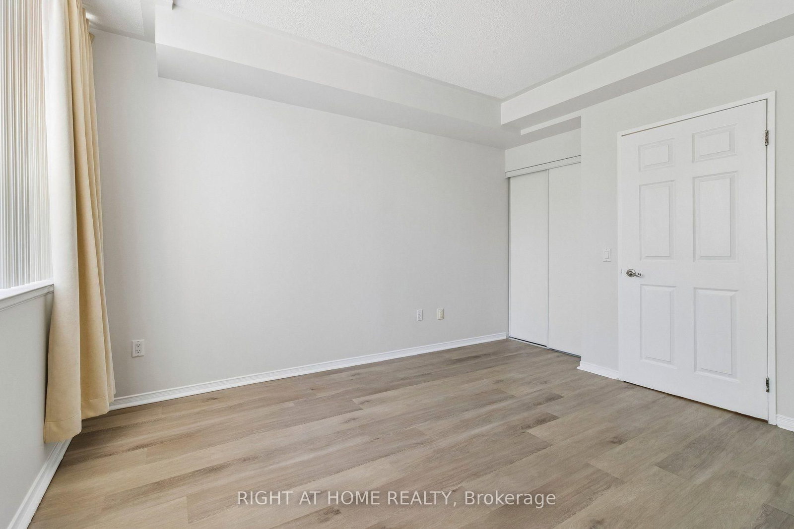 106-7398 Yonge St, Vaughan, view 11