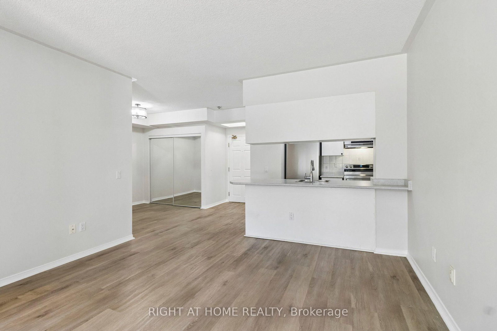 106-7398 Yonge St, Vaughan, view 15