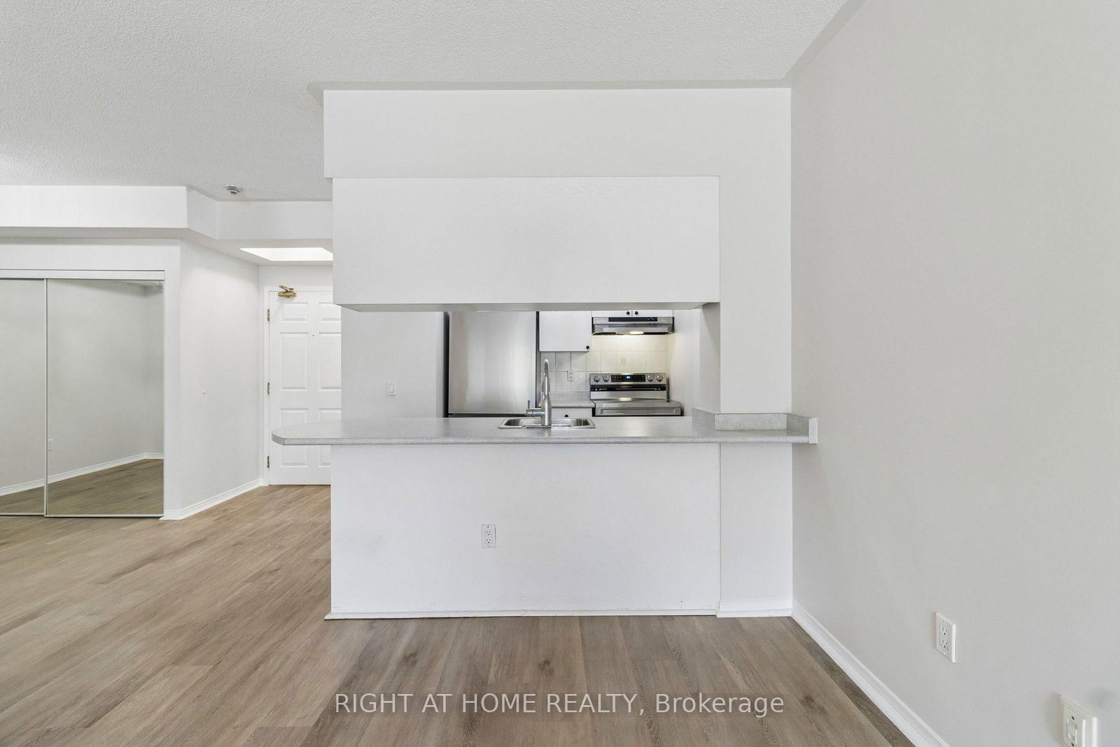 106-7398 Yonge St, Vaughan, view 16