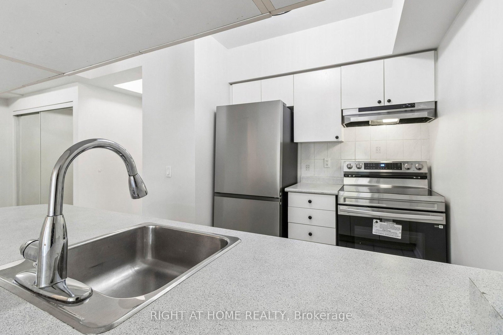 106-7398 Yonge St, Vaughan, view 19
