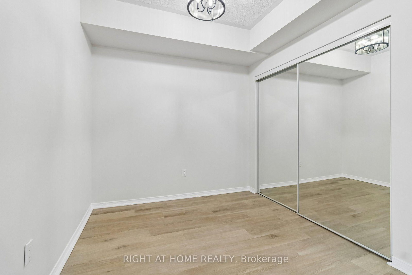 106-7398 Yonge St, Vaughan, view 22