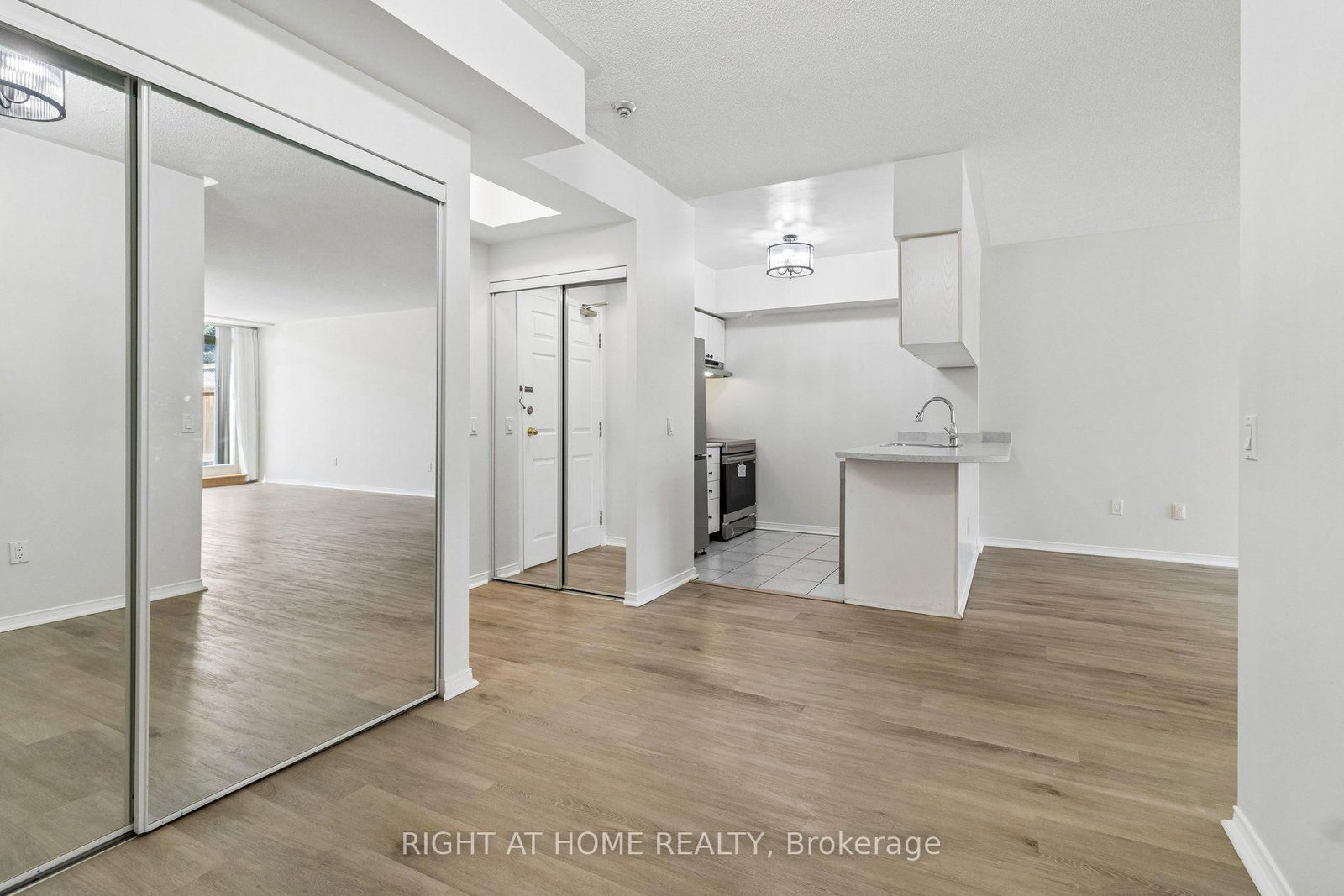106-7398 Yonge St, Vaughan, view 23