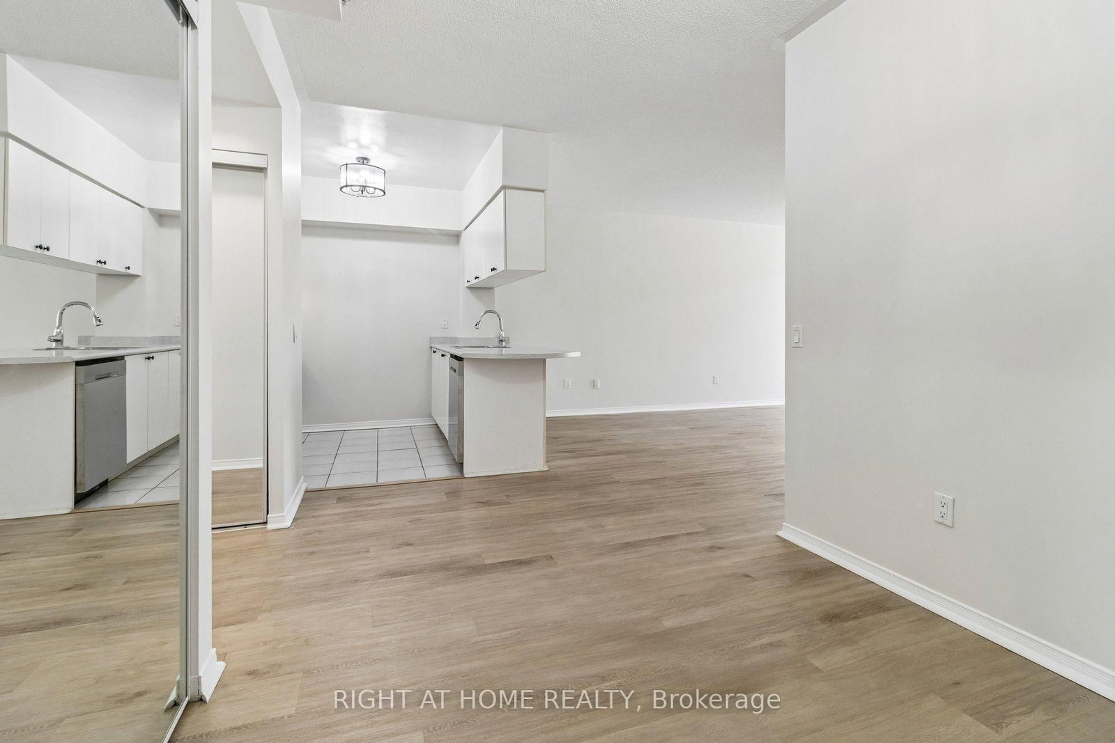 106-7398 Yonge St, Vaughan, view 24