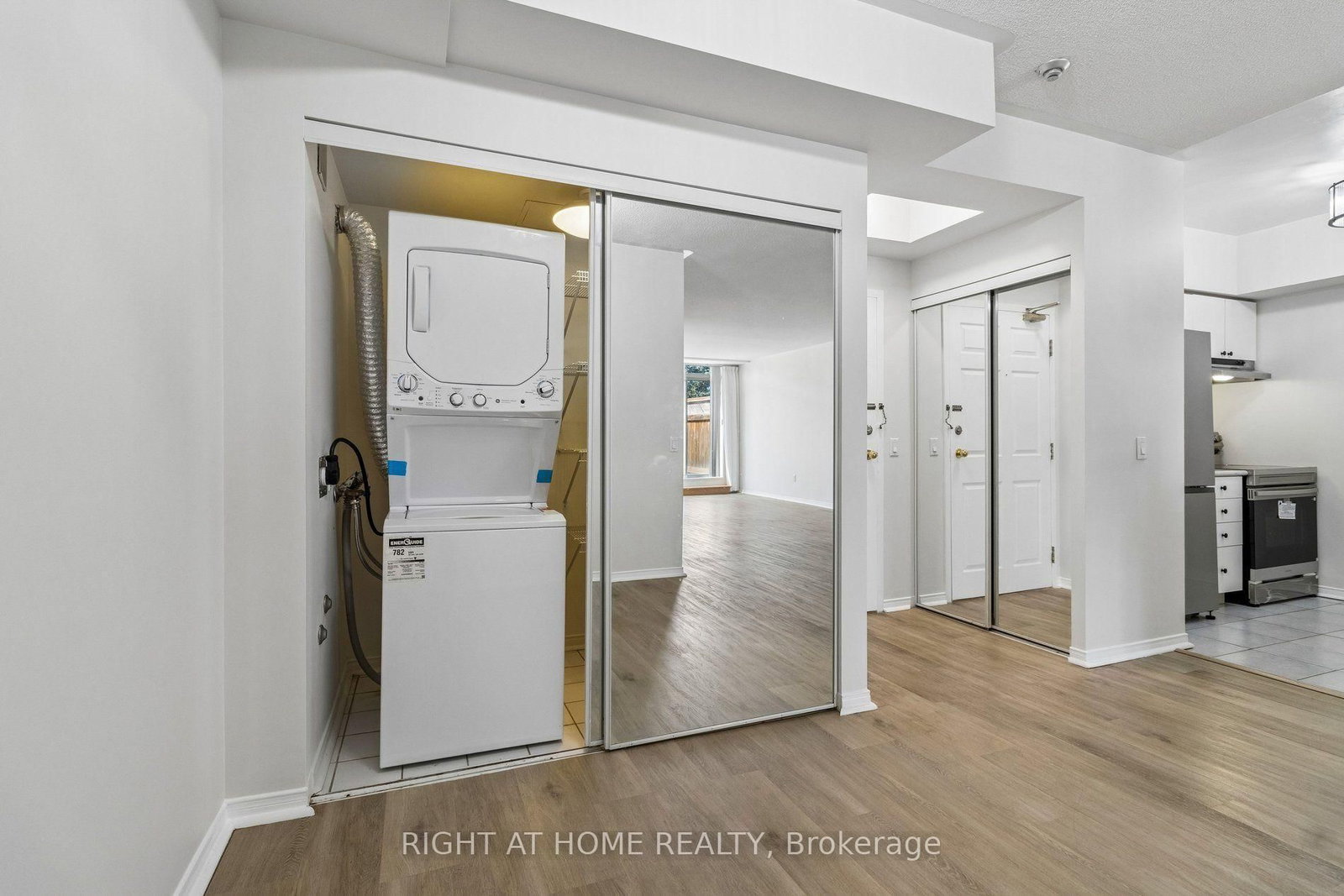 106-7398 Yonge St, Vaughan, view 26