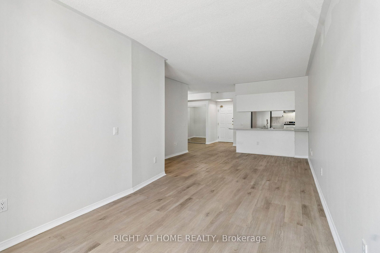 106-7398 Yonge St, Vaughan, view 5