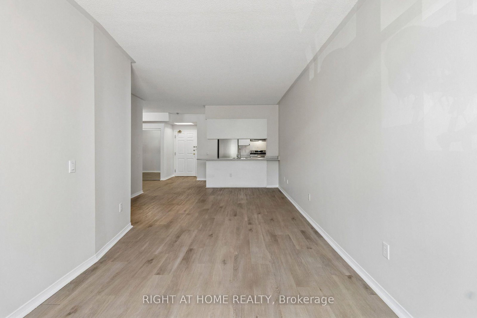 106-7398 Yonge St, Vaughan, view 6