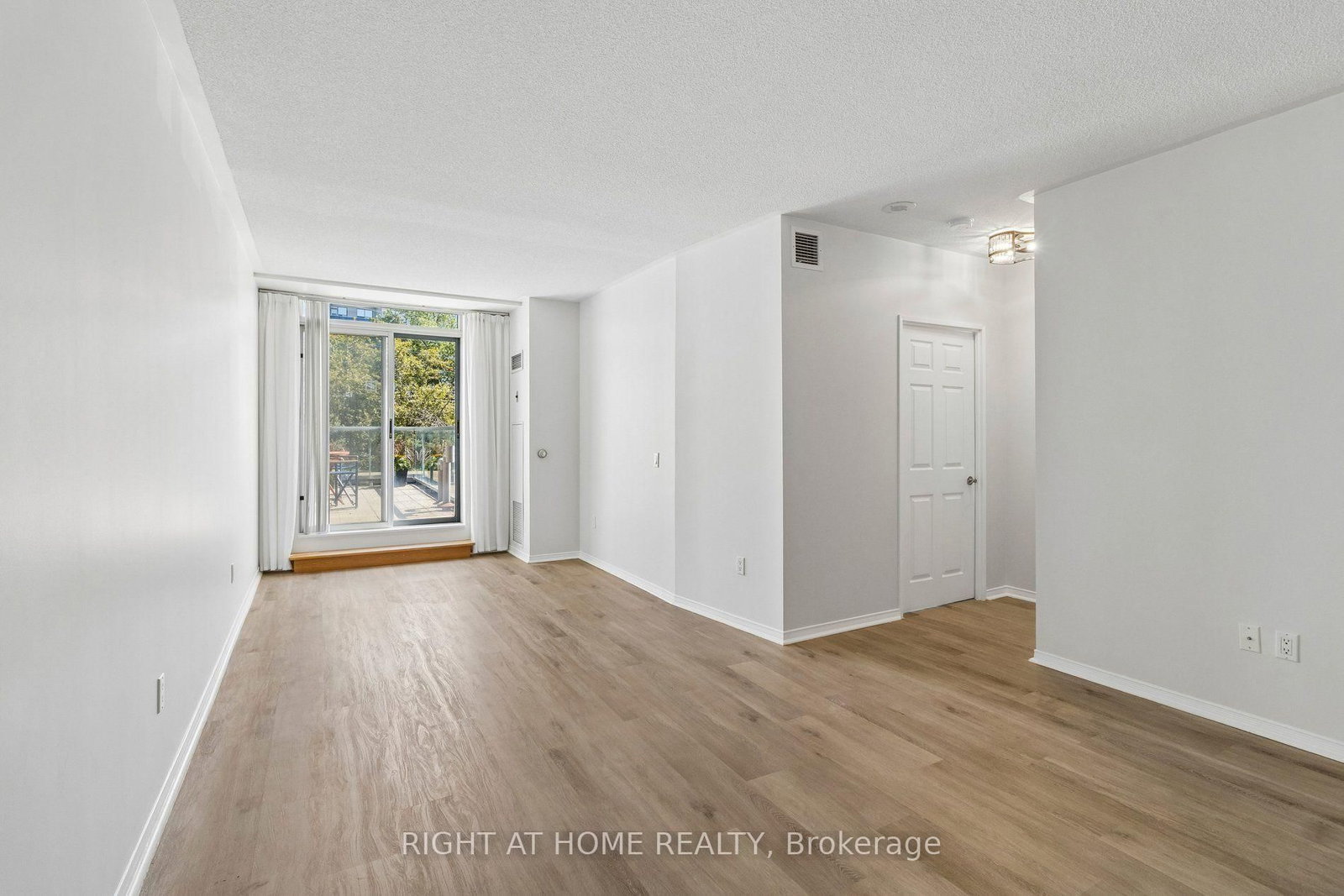 106-7398 Yonge St, Vaughan, view 9