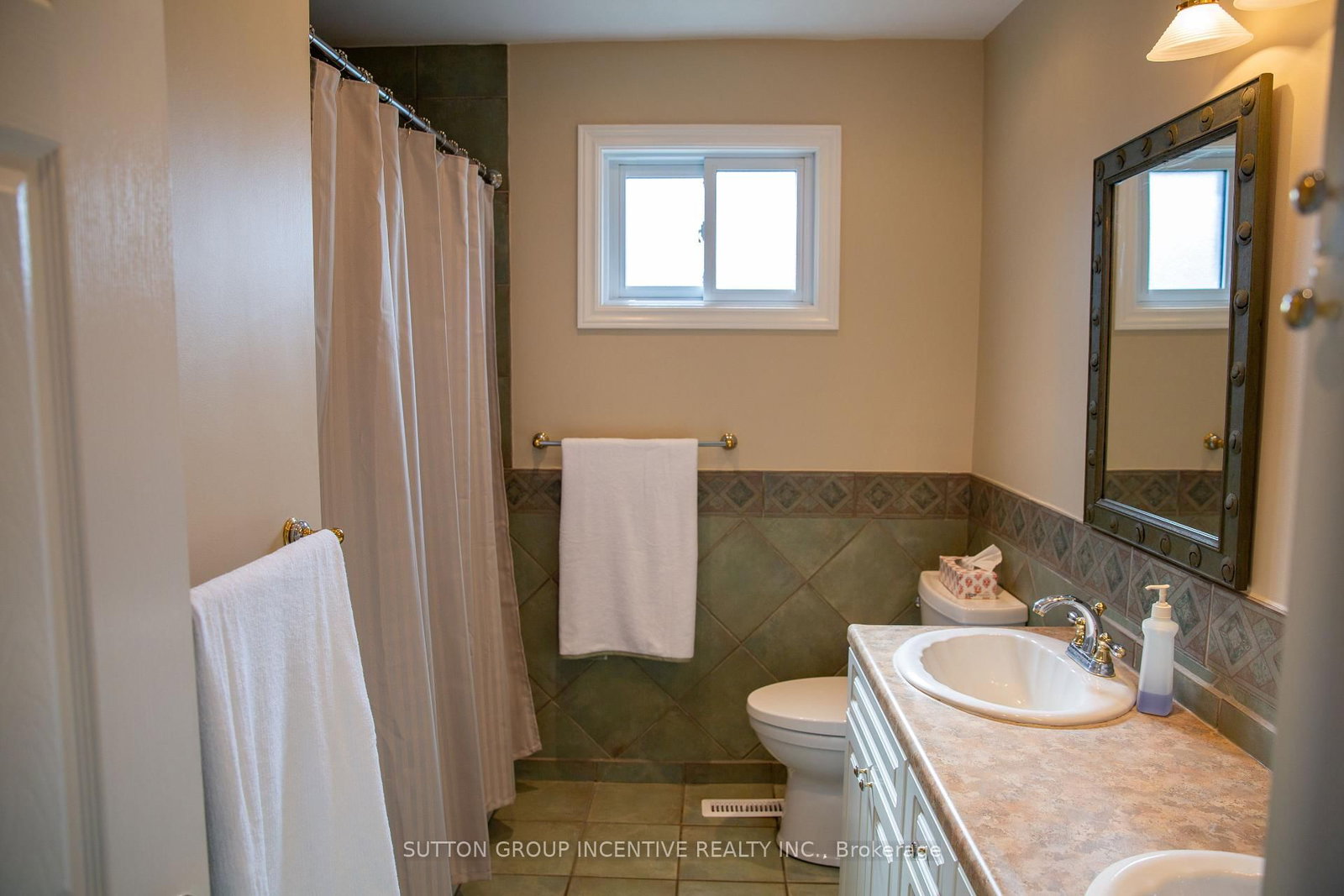 160 Walton Drive • Aurora, ON photo 28