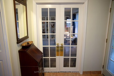 160 Walton Drive • Aurora, ON photo 5