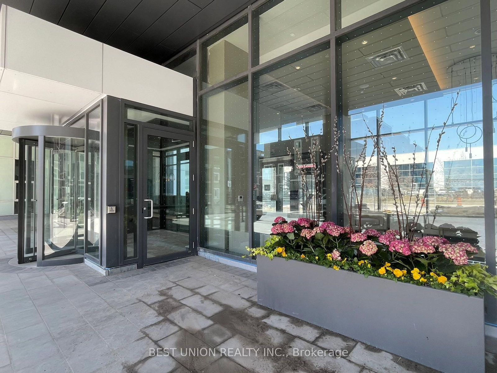 1906-38 Honeycrisp Cres, Vaughan, view 2