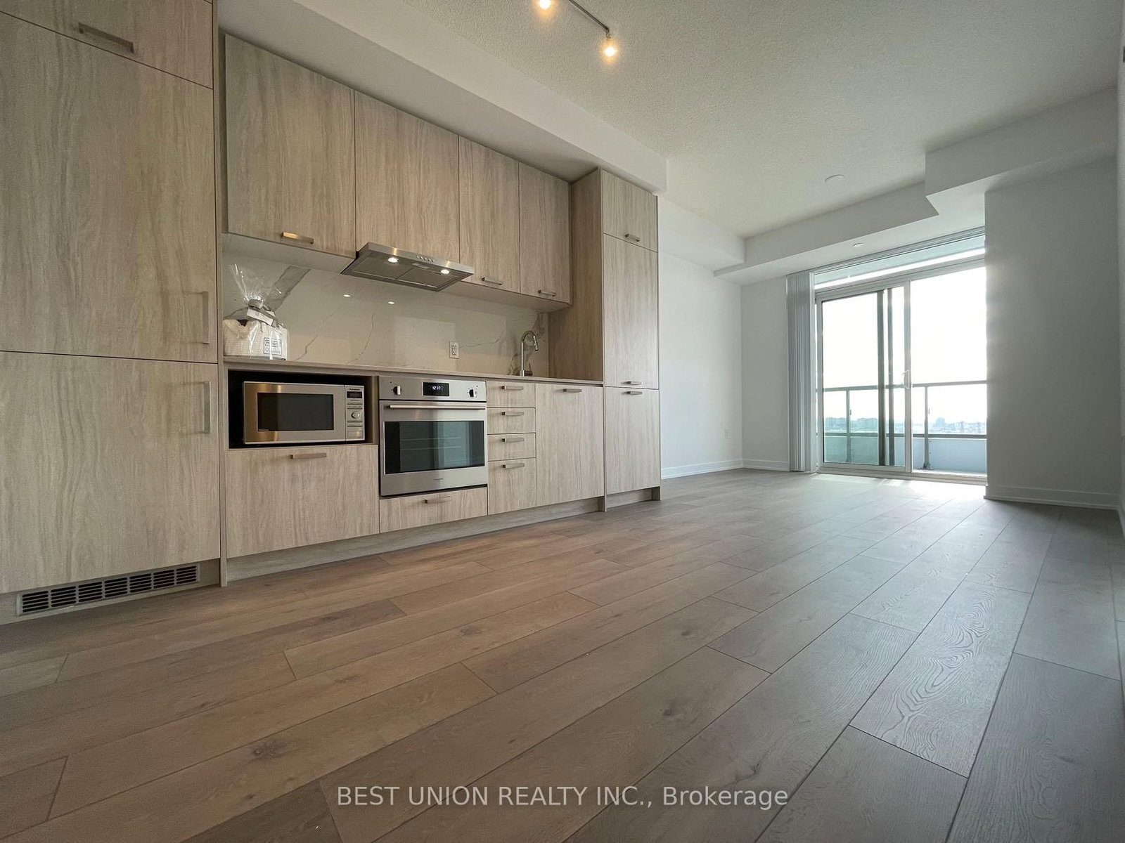 1906-38 Honeycrisp Cres, Vaughan, view 4
