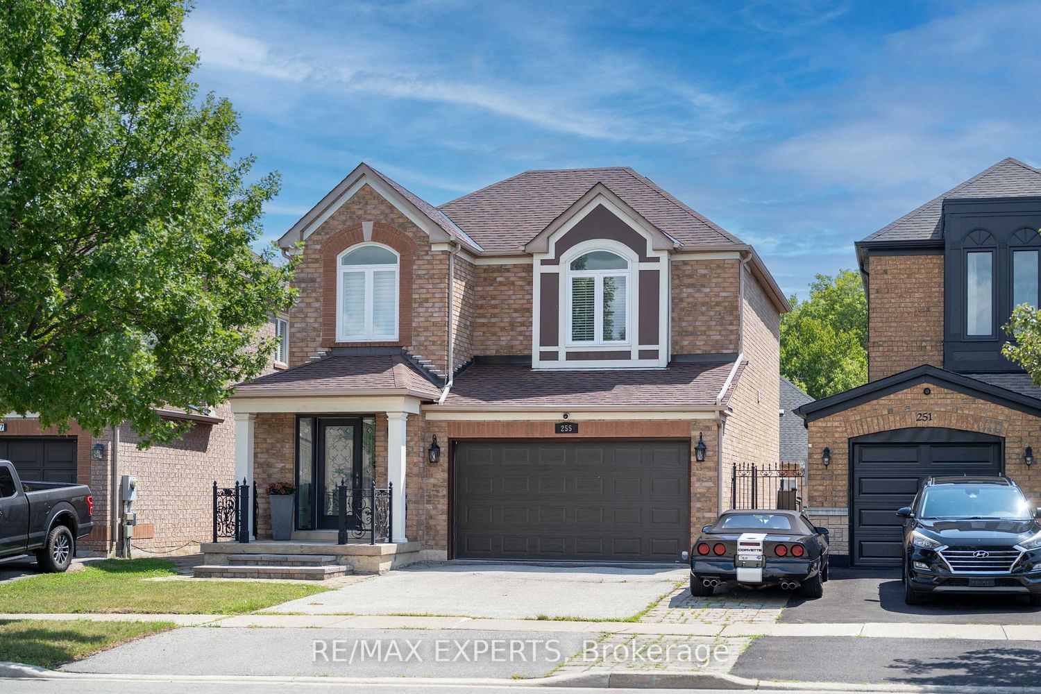 255 Matthew Drive • Vaughan, ON photo 1