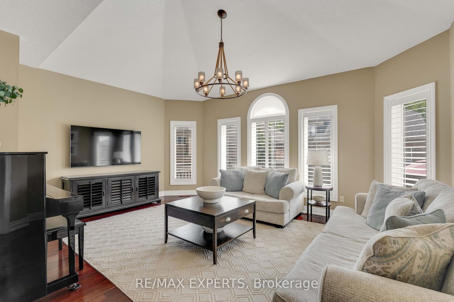 255 Matthew Drive • Vaughan, ON photo 8