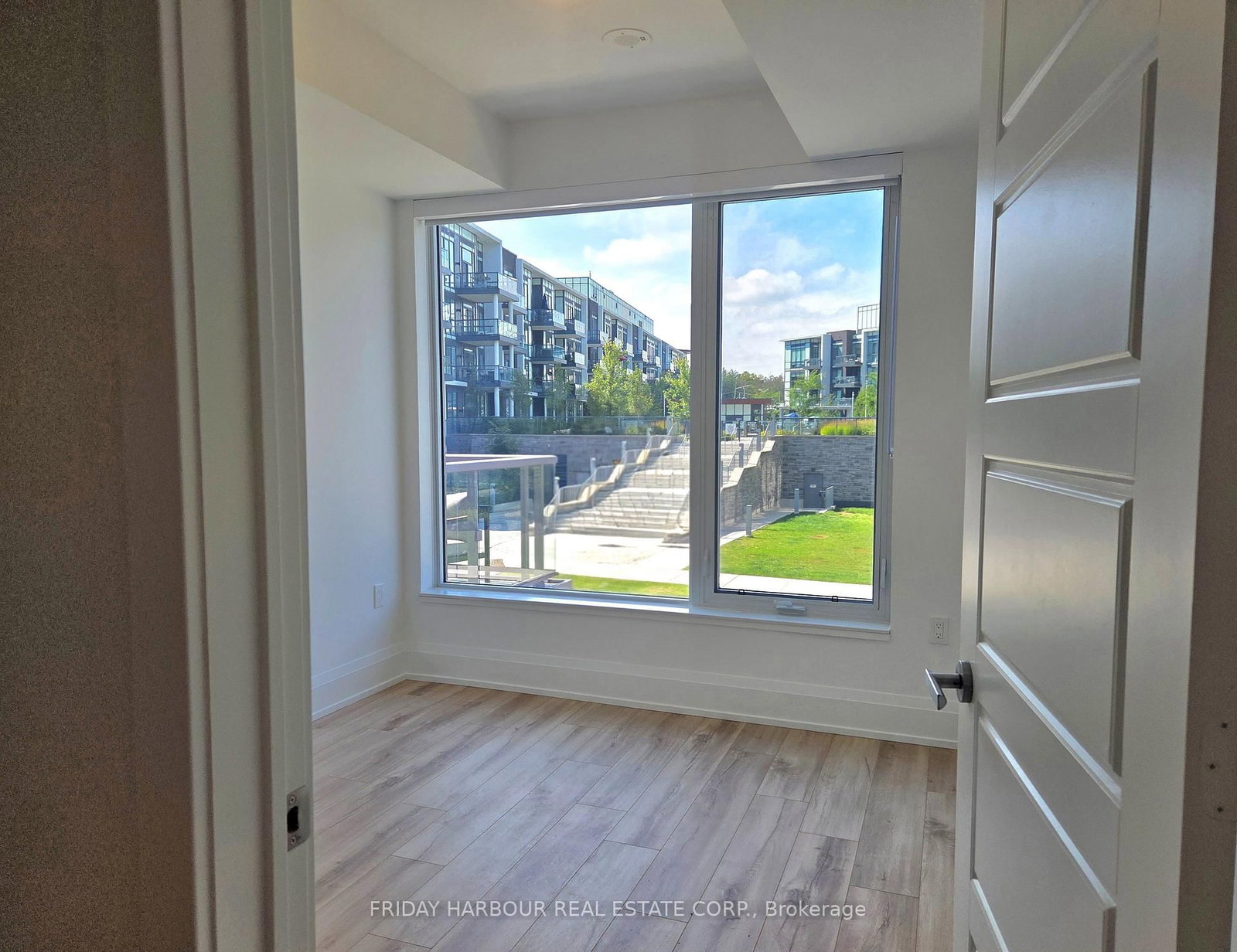 333 Sunseeker Avenue • #205 • Innisfil, ON photo 4