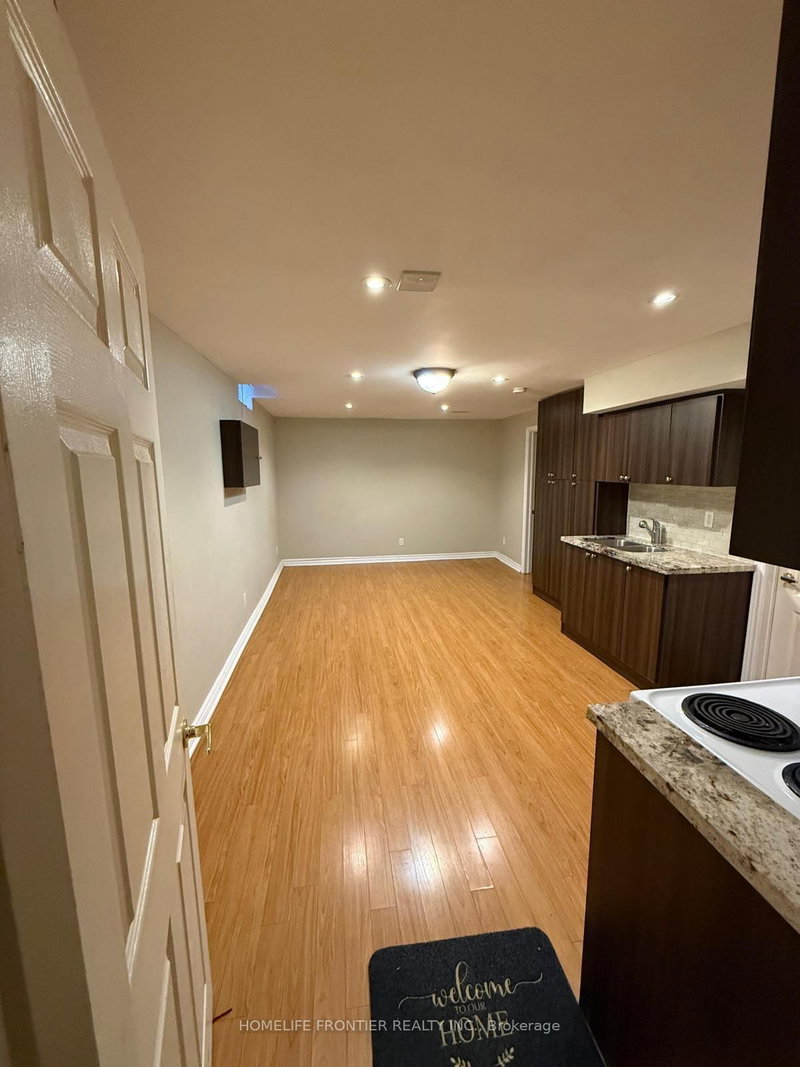 Lower Apartment - 144 Shaftsbury Avenue