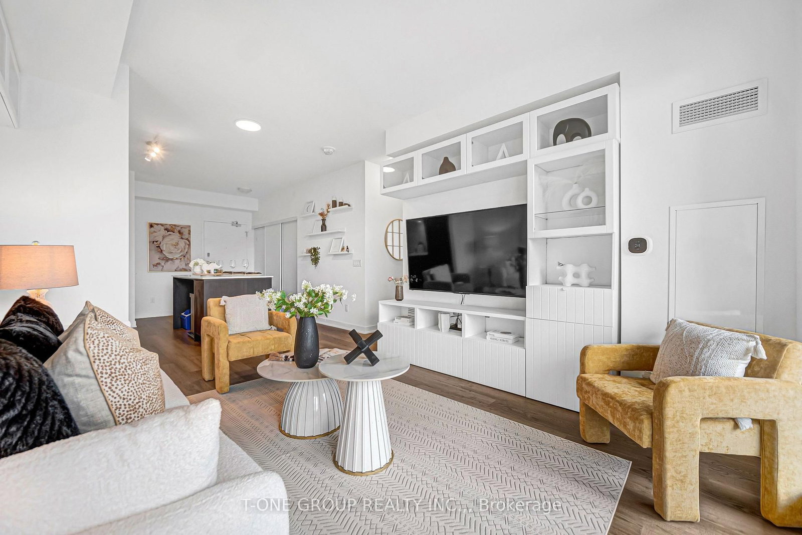 6 David Eyer Road • #313 • Richmond Hill, ON photo 12