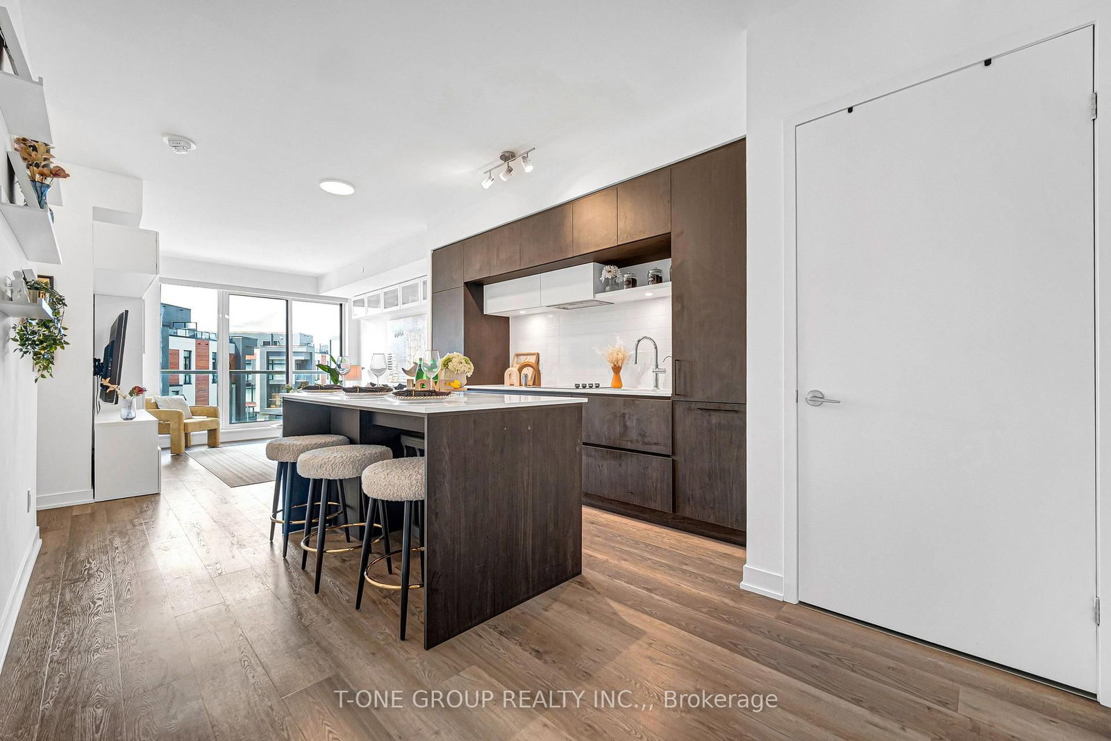6 David Eyer Road • #313 • Richmond Hill, ON photo 16