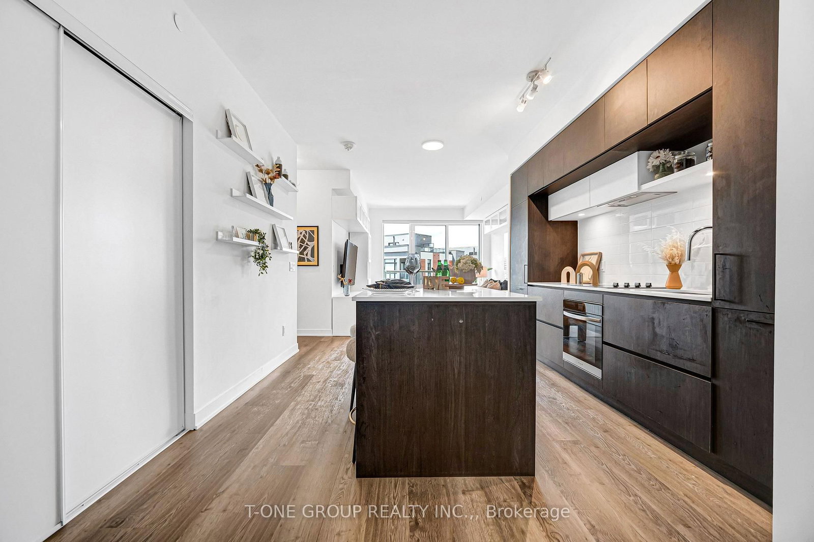 6 David Eyer Road • #313 • Richmond Hill, ON photo 17