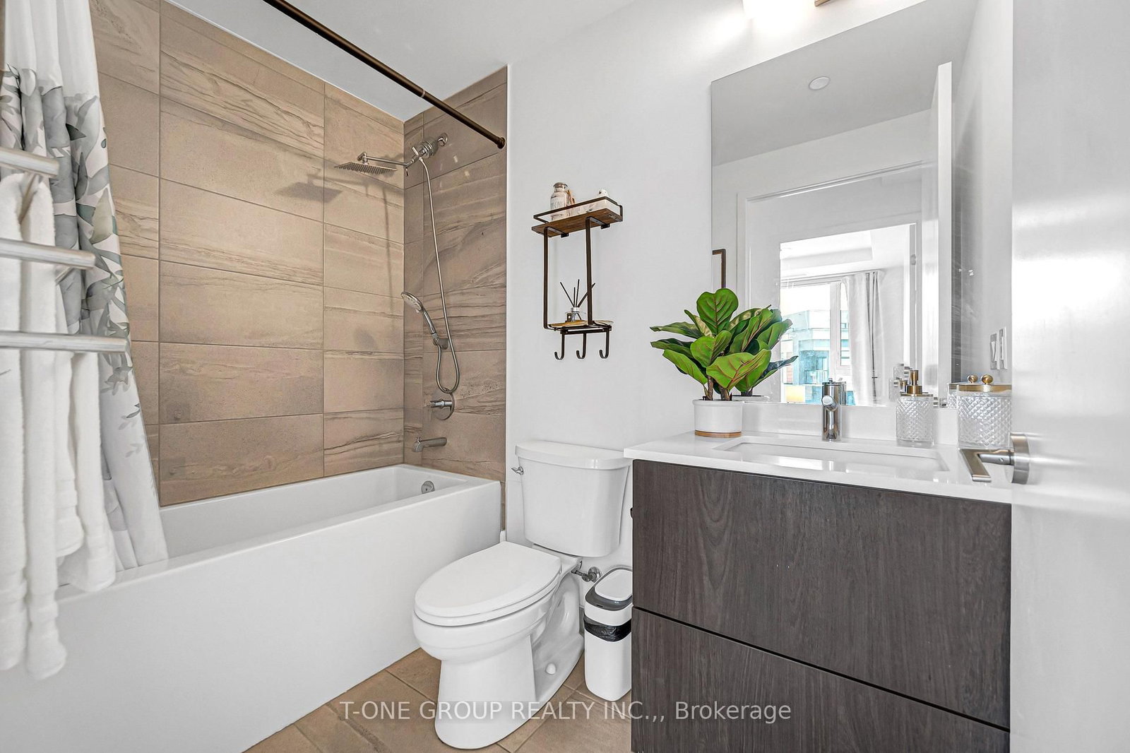 6 David Eyer Road • #313 • Richmond Hill, ON photo 24