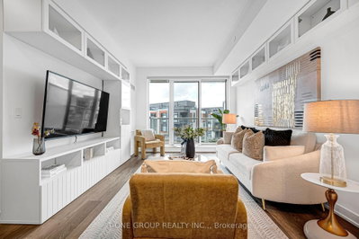 6 David Eyer Road • #313 • Richmond Hill, ON photo 3