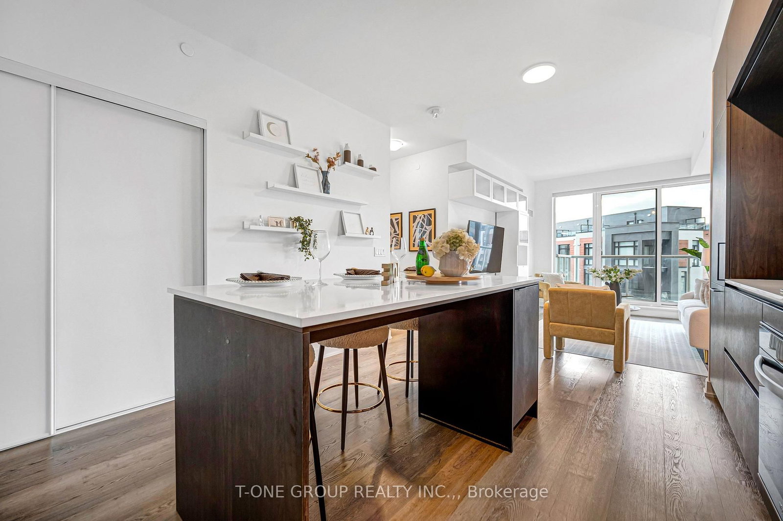 6 David Eyer Road • #313 • Richmond Hill, ON photo 6