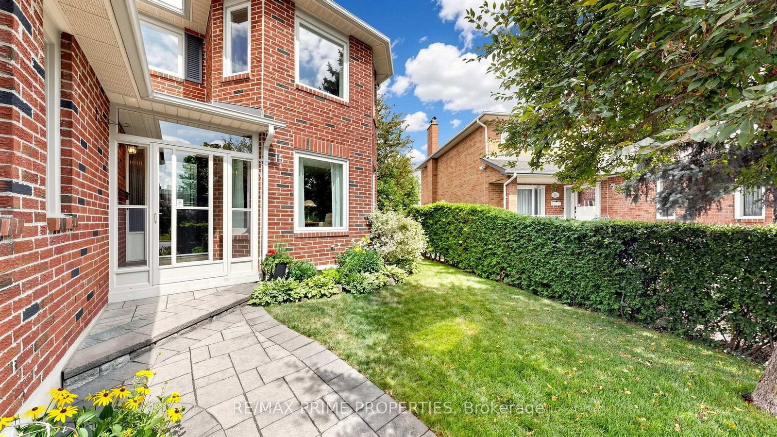 15 Marsh Street • Richmond Hill, ON photo 2
