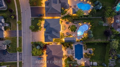 91 Hunterwood Chase • Vaughan, ON photo 3