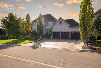 91 Hunterwood Chase • Vaughan, ON photo 4
