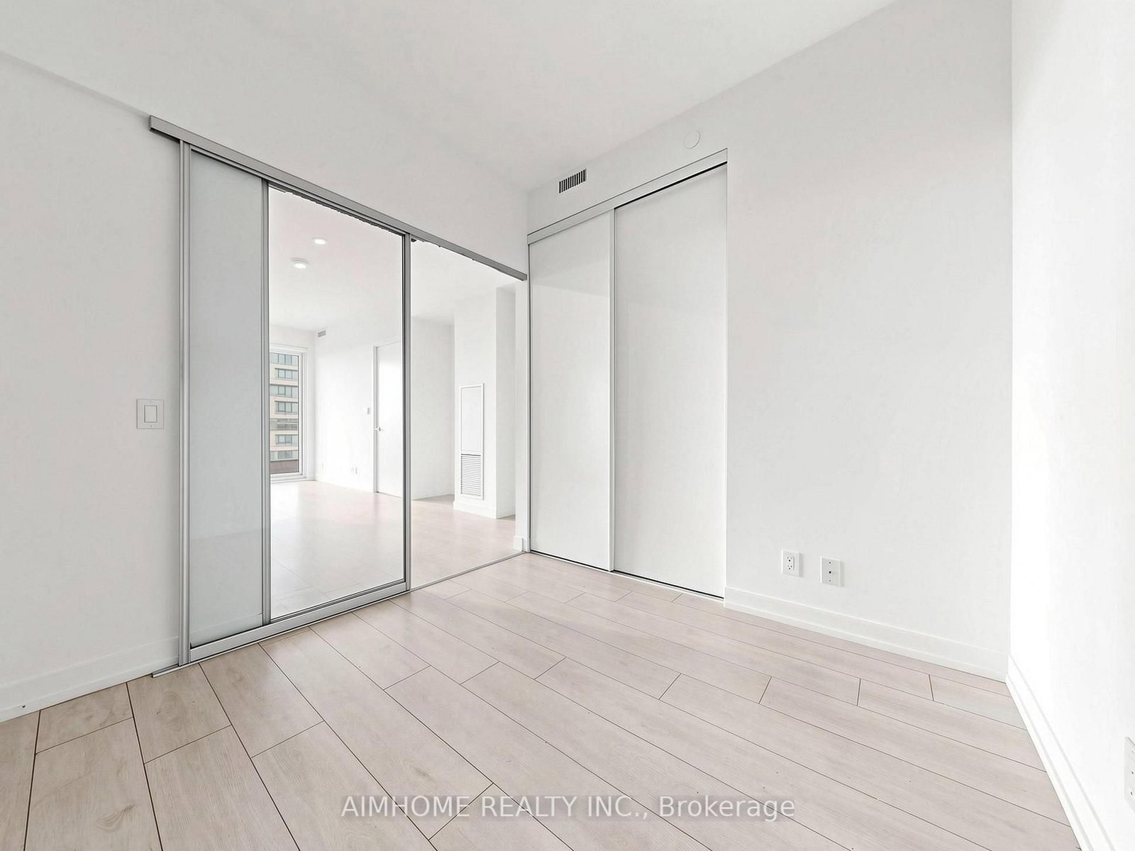 898 Portage Pkwy Parkway • #3207 • Vaughan, ON photo 18
