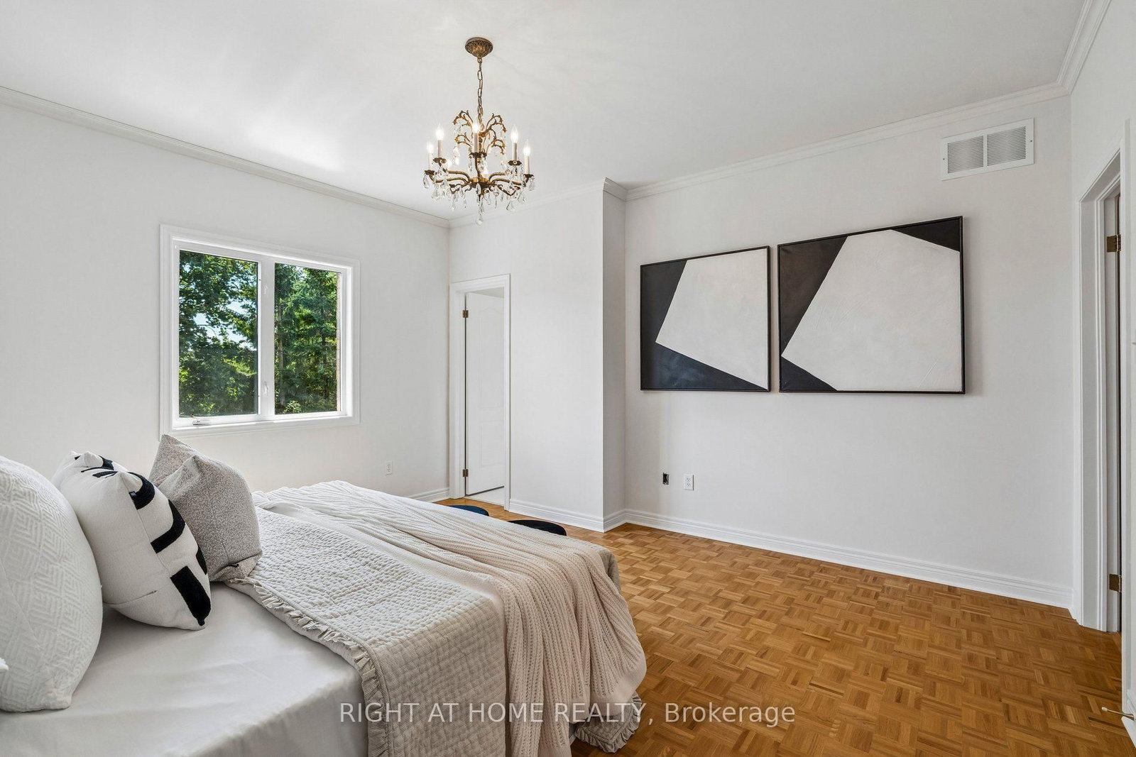 251 Sonoma Boulevard • Vaughan, ON photo 18