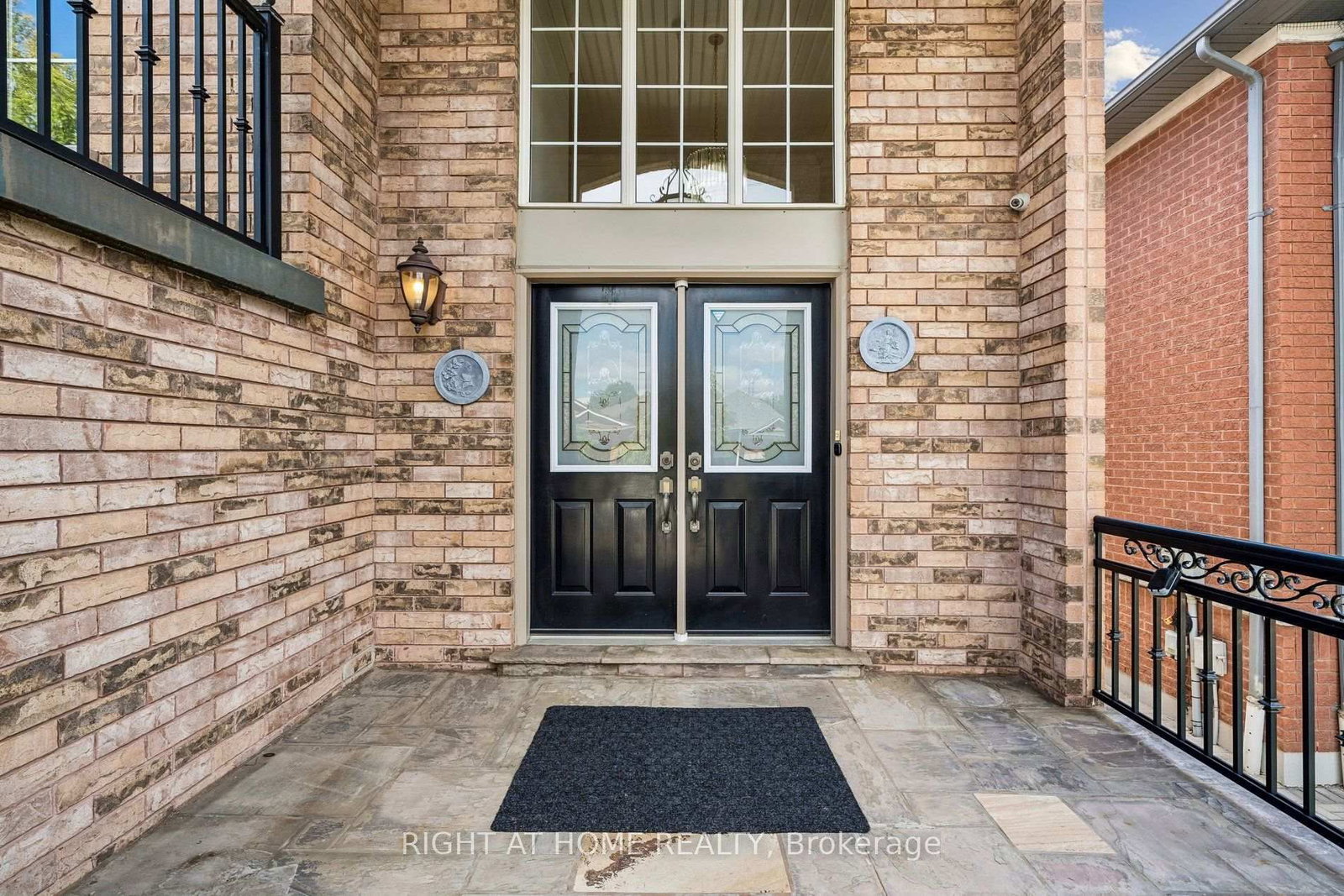 251 Sonoma Boulevard • Vaughan, ON photo 4