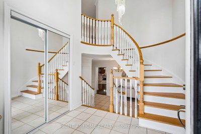 251 Sonoma Boulevard • Vaughan, ON photo 5
