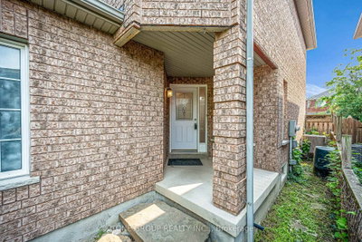 69 Smith Street • New Tecumseth, ON photo 3