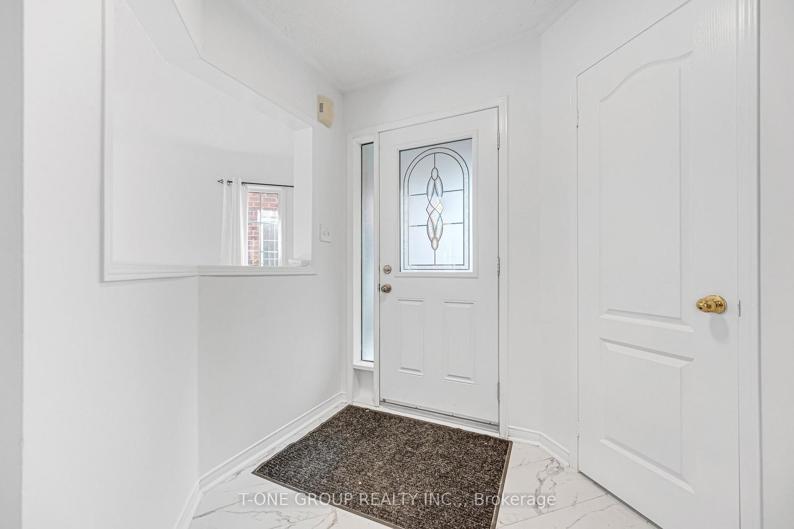 69 Smith Street • New Tecumseth, ON photo 4