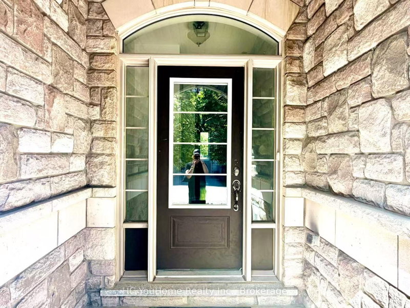 122 - 1331 Major Mackenzie Drive W