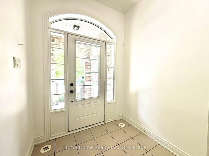 122 - 1331 Major Mackenzie Drive W