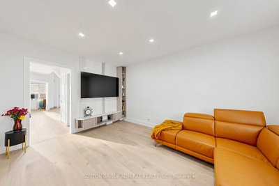 50 Springer Drive • Richmond Hill, ON photo 8
