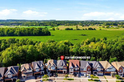 216 Greenwood Road • Whitchurch-Stouffville, ON photo 3