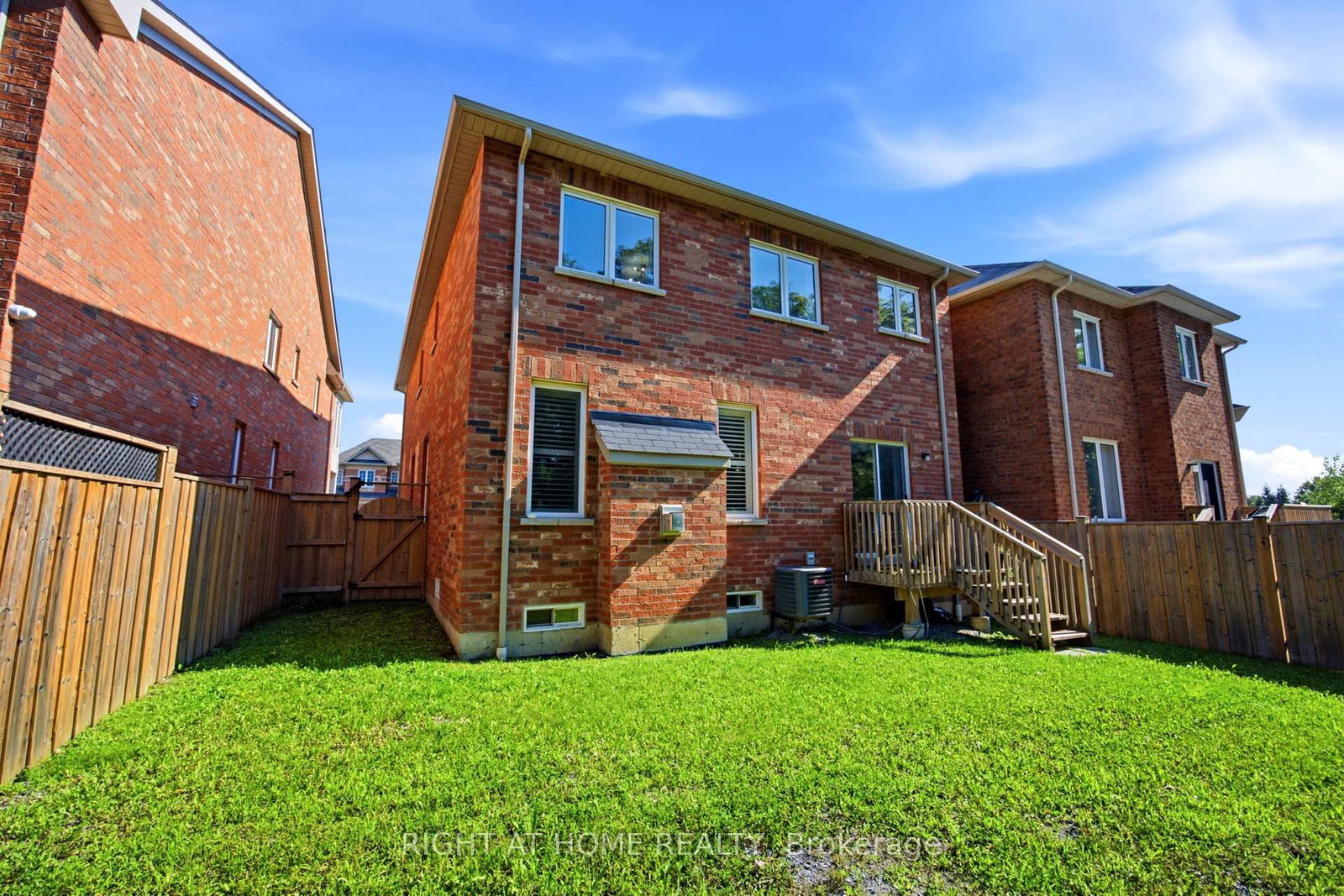 216 Greenwood Road • Whitchurch-Stouffville, ON photo 32