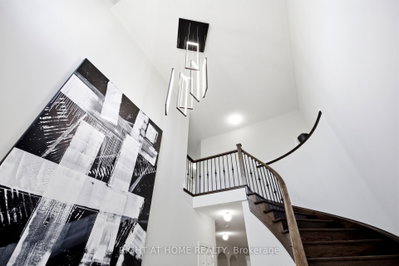 216 Greenwood Road • Whitchurch-Stouffville, ON photo 5