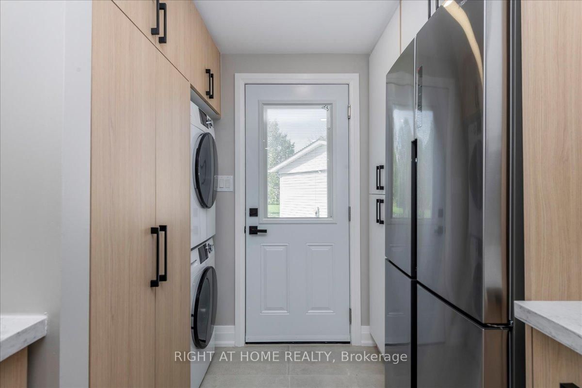 1 South Boulevard • Innisfil, ON photo 10
