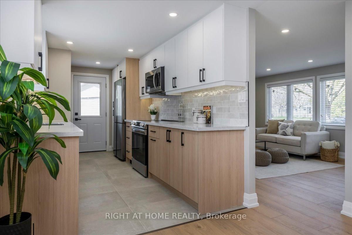 1 South Boulevard • Innisfil, ON photo 11