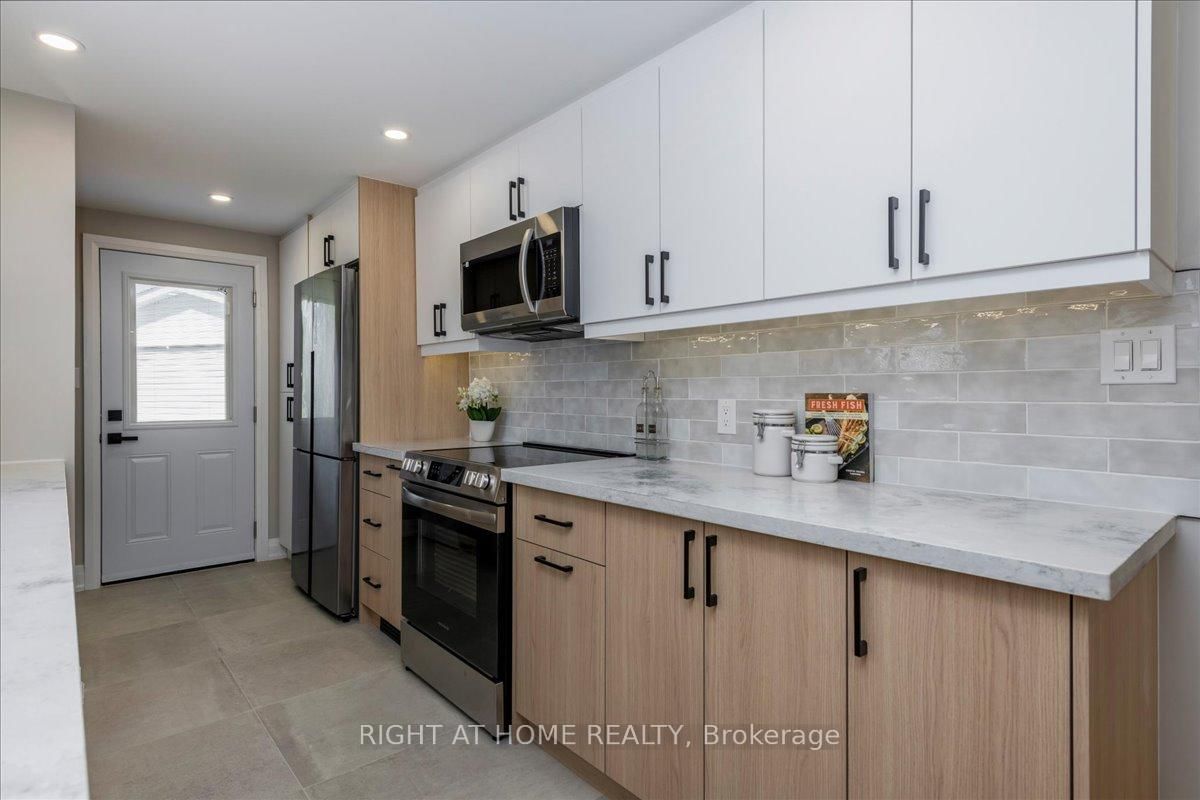1 South Boulevard • Innisfil, ON photo 12