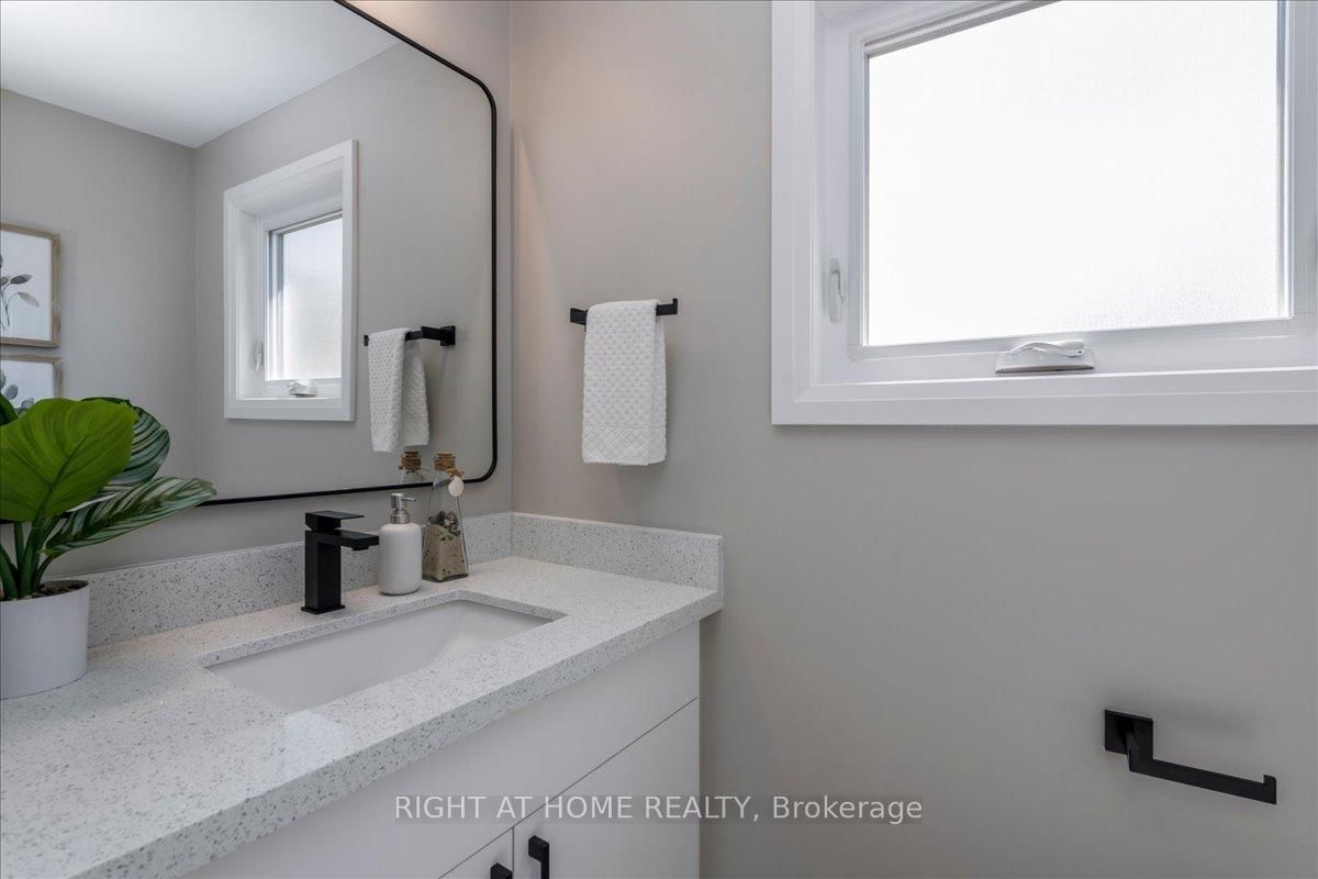 1 South Boulevard • Innisfil, ON photo 25