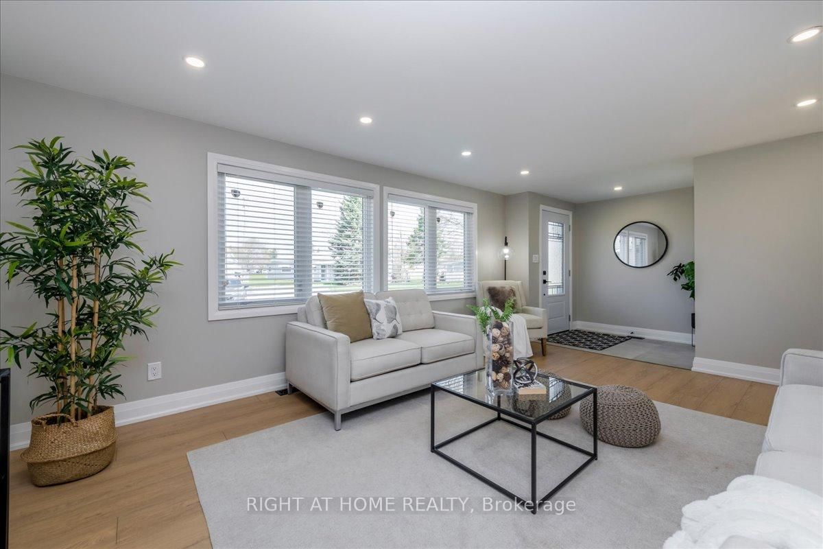 1 South Boulevard • Innisfil, ON photo 5