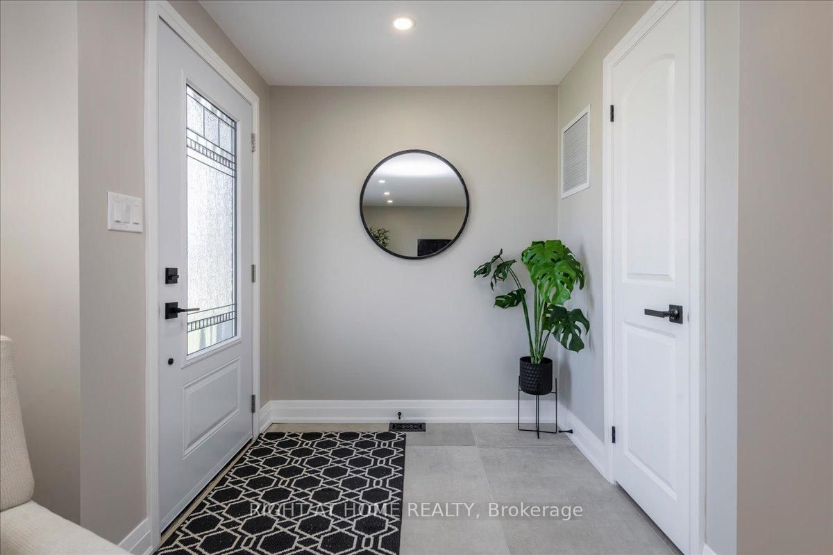 1 South Boulevard • Innisfil, ON photo 6