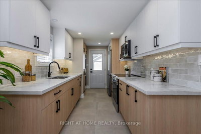 1 South Boulevard • Innisfil, ON photo 8
